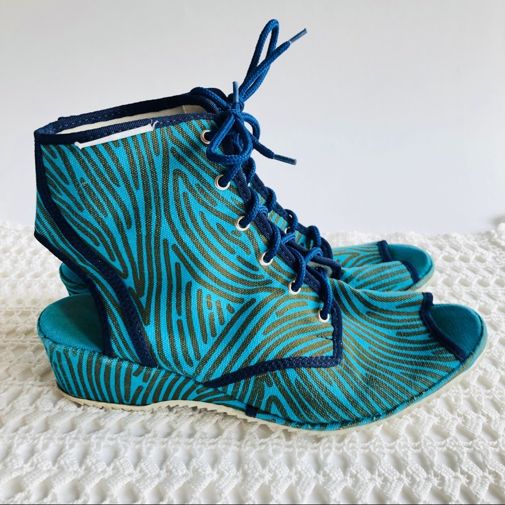 BOROSANA canvas lace up rare vintage shoe